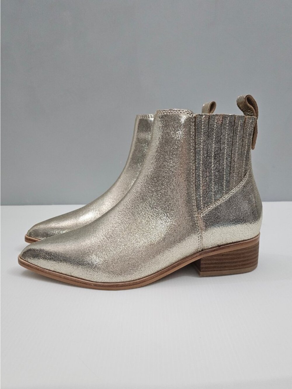 Frankie4 Nina Chelsea Ankle Boot Gold Metallic Leather Pointed Toe Womens 8 NEW